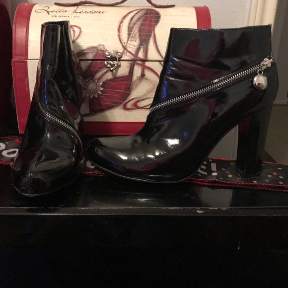 Shoes - Patent leather black booties